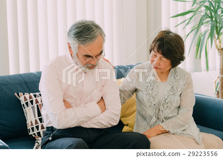 一個最狡猾的老人和一個安慰女人 一個最狡猾的老人和一個安慰女人 29223556