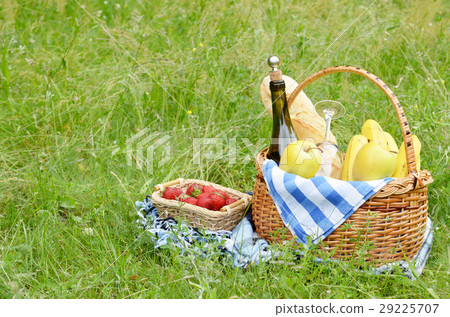 Picnic basket and strawberry Picnic basket and strawberry 29225707