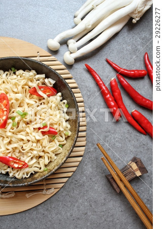 Fried noodle 29226277