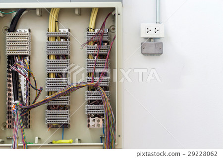 Electricity distribution box 29228062