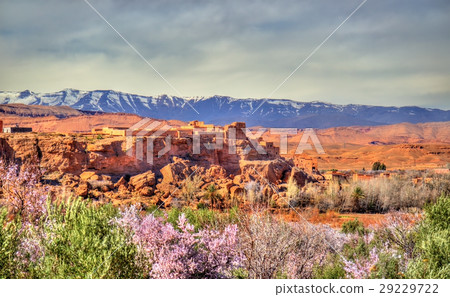 Snowy High Atlas Mountains above Kalaat M'Gouna 29229722