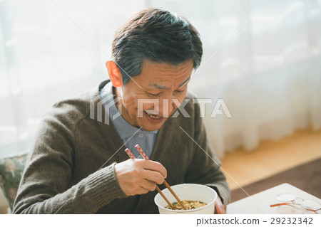 senior, cup ramen, male 29232342