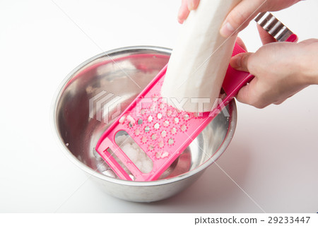 making daikon oroshi 29233447