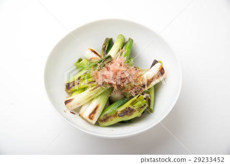 grilled green onion 29233452