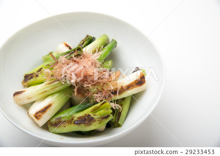 grilled green onion 29233453
