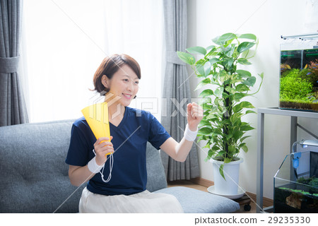 Women watching sports Women watching sports 29235330