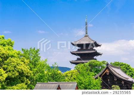 Spring Kyoto Toza five-story pagoda and Namdaemun 29235565