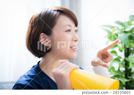 Women watching sports Women watching sports 29235601