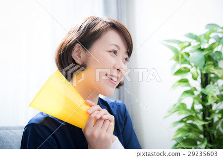 Women watching sports 29235603