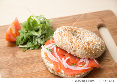 salmon bagel 29238583