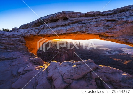 Mesa arch,Canyonland National park  when sunrise. 29244237