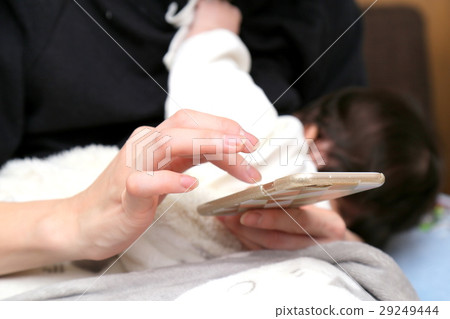 當哺乳時，遞巧妙的手 29249444