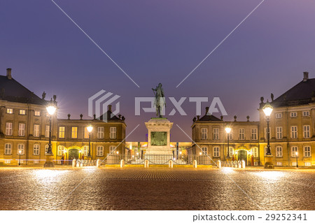 Amalienborg Cepenhagen Denmark Amalienborg Cepenhagen Denmark 29252341