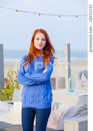 beautiful young woman standing in the cafe 29252532
