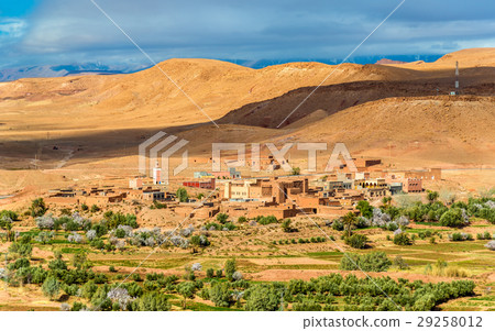 Landscape near Ait Ben Haddou village in Morocco 29258012