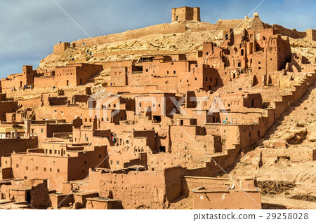 Traditional clay houses in Ait Ben Haddou village 29258028