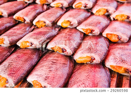 Dried fishes 29260598