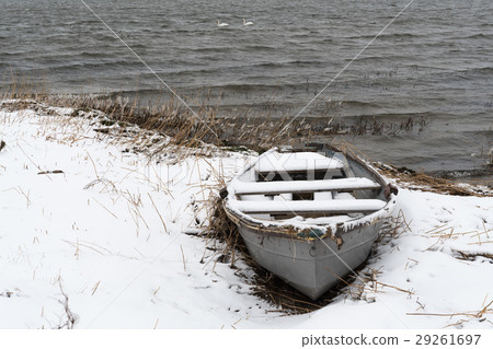 Snowy vintage rowing boat 29261697