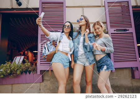 girls in the city girls in the city 29262123
