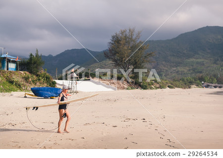 surfing woman with surfing board on the beach 29264534