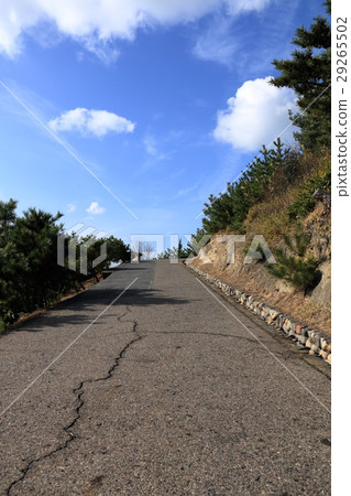 Slope and blue sky 29265502