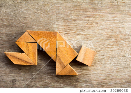 Wooden tangram puzzel in man crouch shape Wooden tangram puzzel in man crouch shape 29269088
