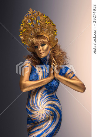 Fashionable pregnant woman with beutiful body art 29274918