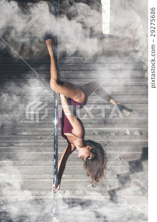 Pole Dance 29275686