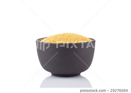 Dry millet isolated on white 29276084