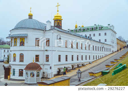 people walk in pecherska lavra 29276227