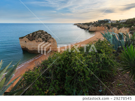 Praia da Cova Redonda(Lagoa, Portugal). Praia da Cova Redonda(Lagoa, Portugal). 29278545