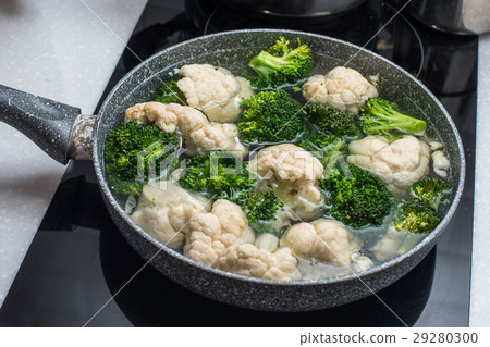 cooked broccoli and cauliflower cooked broccoli and cauliflower 29280300