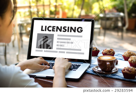 ONLINE ADVERTISING man working on laptop , Market ONLINE ADVERTISING man working on laptop , Market 29283594