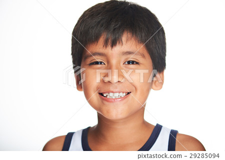portrait of smiling boy 29285094