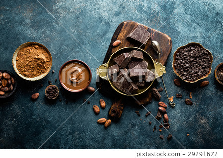 Dark chocolate pieces crushed and cocoa beans 29291672