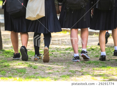 學校女生身著制服,背後 學校女生身著制服,背後 29291774