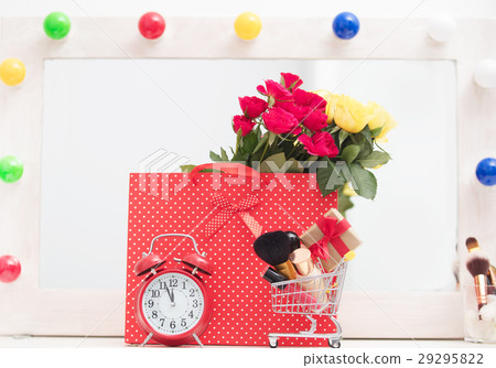 bunch of roses in shopping bag, gift 29295822