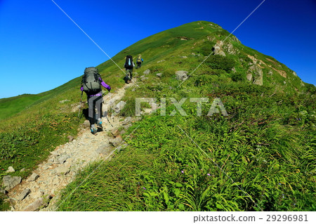 前往Iidehoku山/北山的登山者。 前往Iidehoku山/北山的登山者。 29296981