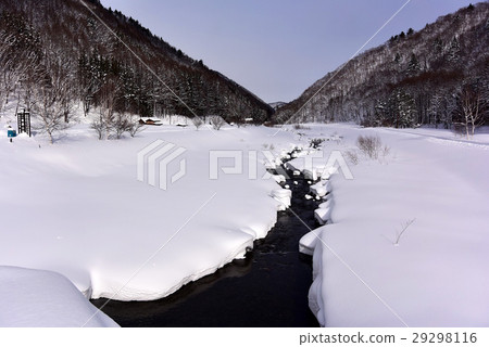 Snowy field of heavy snowy land Snowy field of heavy snowy land 29298116