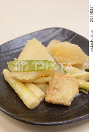 煮熟的美味竹子和蘿蔔配白味噌 29298334