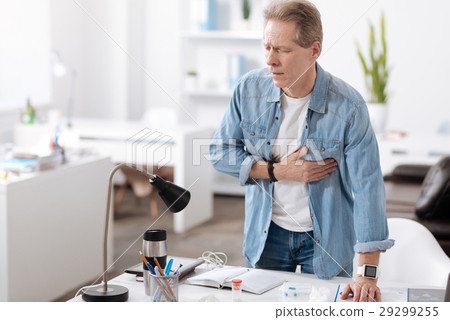 Anxious man having heart attack 29299255