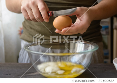 Woman hands breaking egg Woman hands breaking egg 29300682