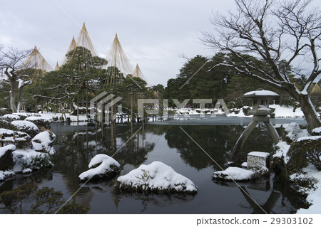 Kenrokuen Snow scene 29303102