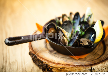 Steamed mussels with dressing Steamed mussels with dressing 29307194