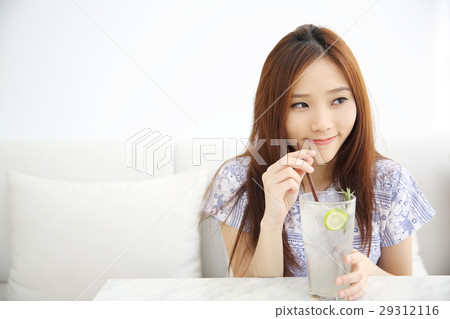 woman drinking lime juice in white coffeeshop woman drinking lime juice in white coffeeshop 29312116