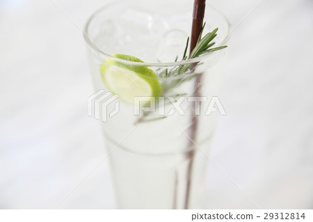 lime juice in white tone lime juice in white tone 29312814