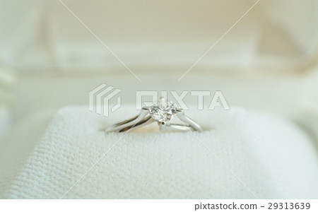 An engagement ring with a diamond (engagement ring with a diamond) An engagement ring with a diamond (engagement ring with a diamond) 29313639