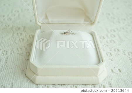 An engagement ring with a diamond (engagement ring with a diamond) An engagement ring with a diamond (engagement ring with a diamond) 29313644