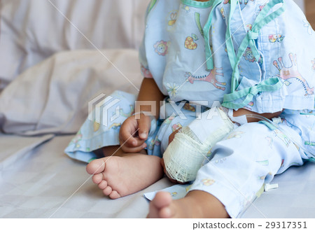 hand of Little child patient admitted to hospital 29317351