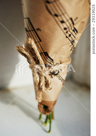 The base of the bouquet , Packed in Kraft paper The base of the bouquet , Packed in Kraft paper 29319028